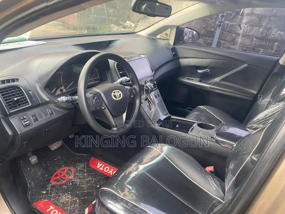 Toyota Venza LE 2014 Gold