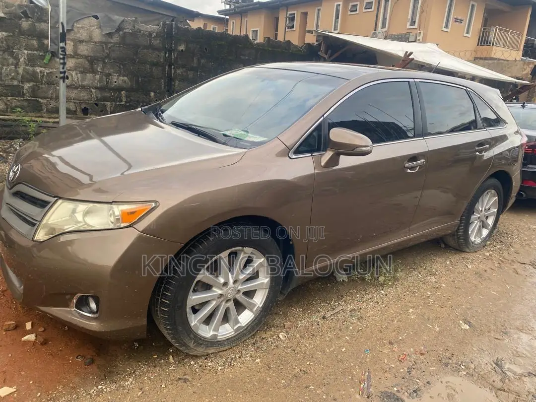 Toyota Venza LE 2014 Gold