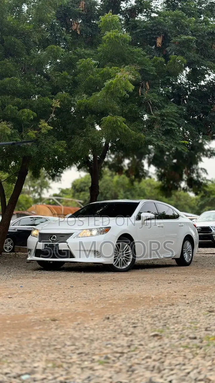 Lexus ES 350 FWD 2016 White