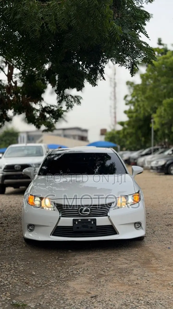 Lexus ES 350 FWD 2016 White