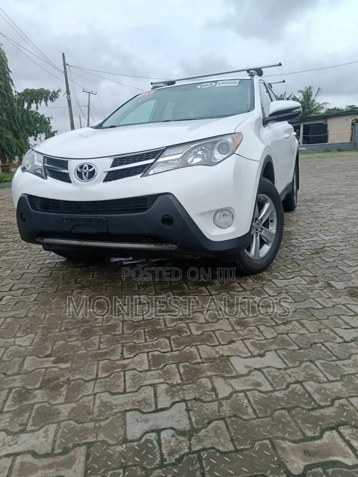 Toyota RAV4 XLE AWD (2.5L 4cyl 6A) 2016 White