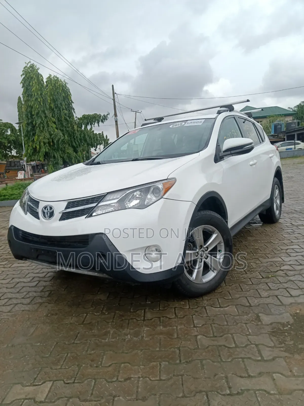 Toyota RAV4 XLE AWD (2.5L 4cyl 6A) 2016 White