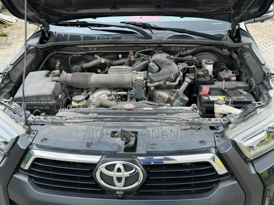 Toyota Hilux 2024 Black