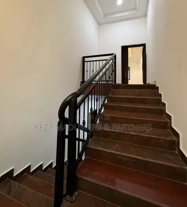 5bdrm Duplex in Woji , Port Harcourt for sale