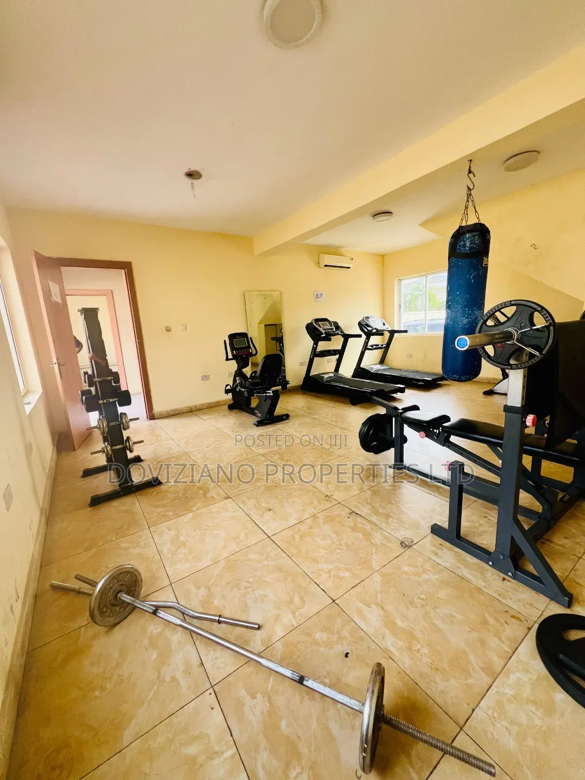 3bdrm Apartment in Lekki Phase 1 for rent