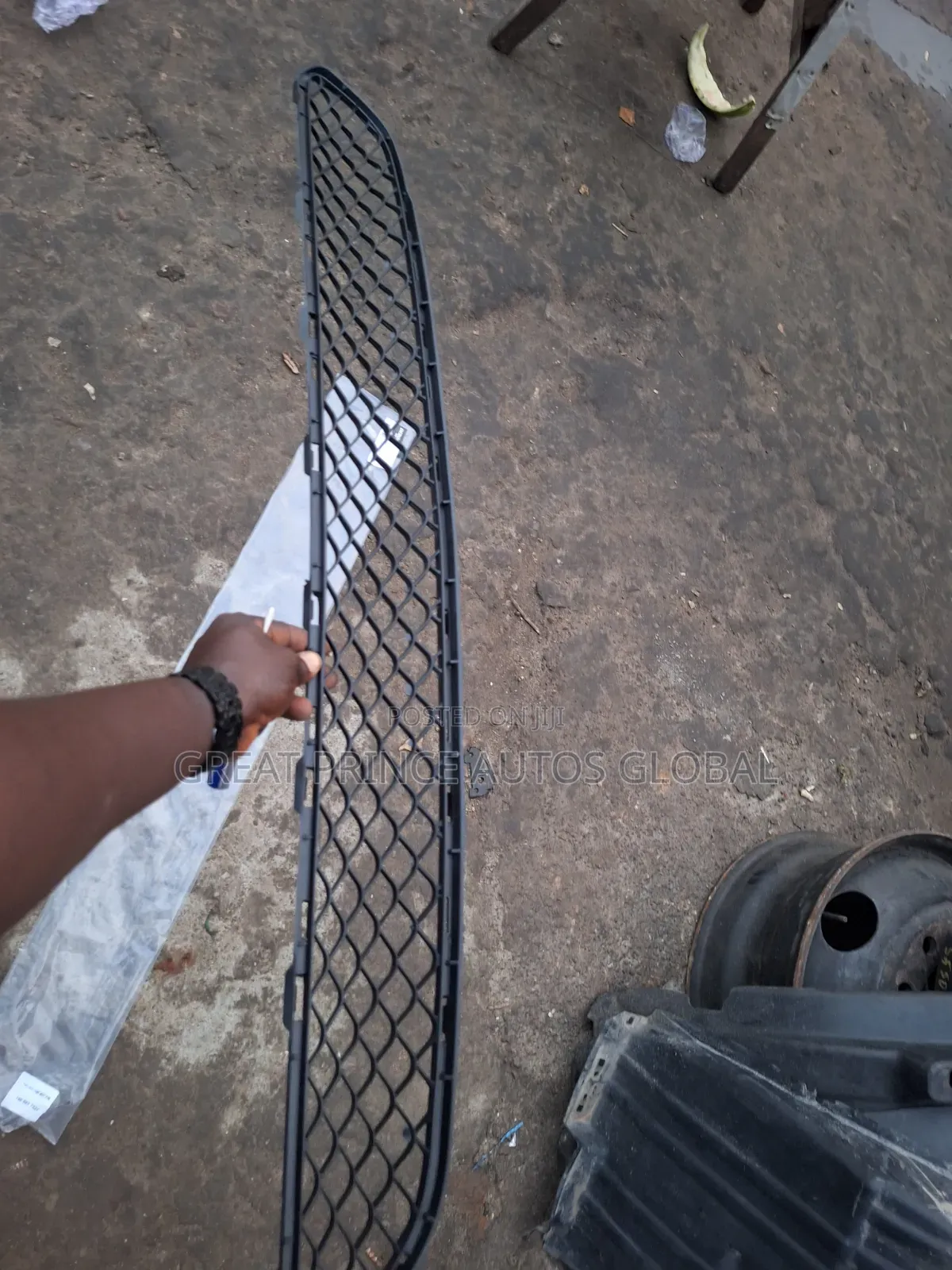 Front Bumper Down Grill GLE166
