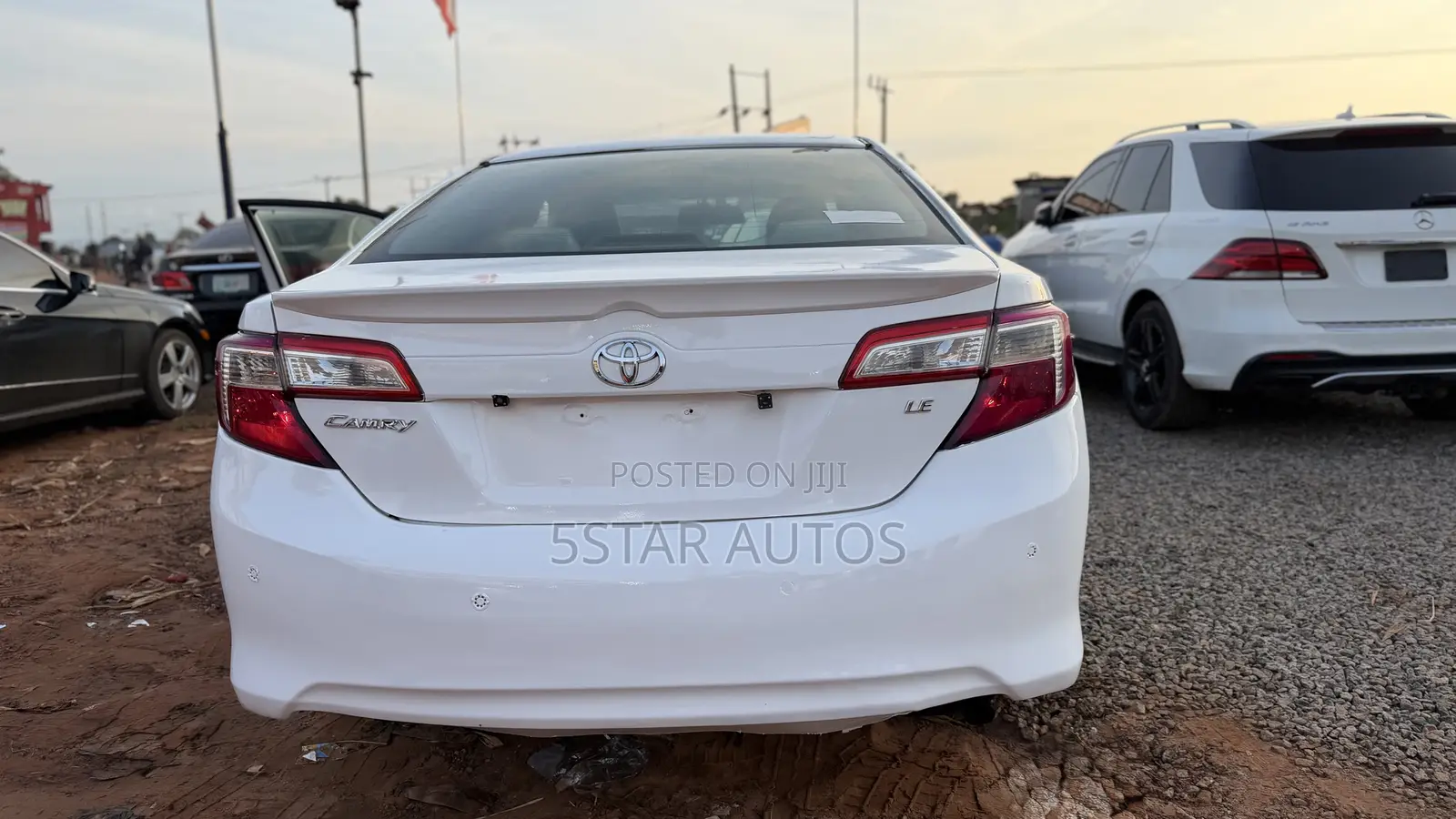 Toyota Camry LE 4dr Sedan (2.5L 4cyl 6A) 2013 White