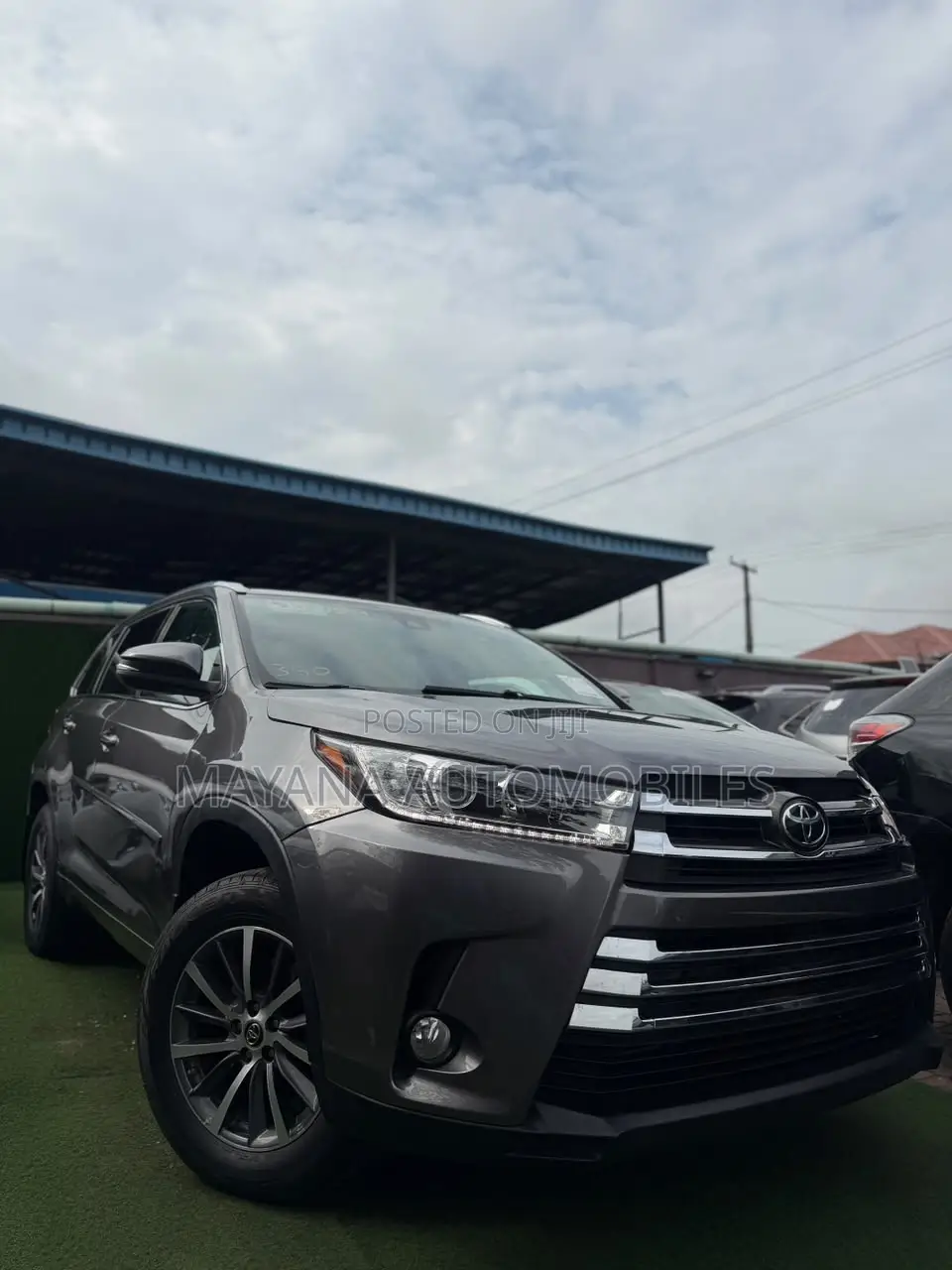Toyota Highlander XLE 4x4 V6 (3.5L 6cyl 8A) 2017 Gray
