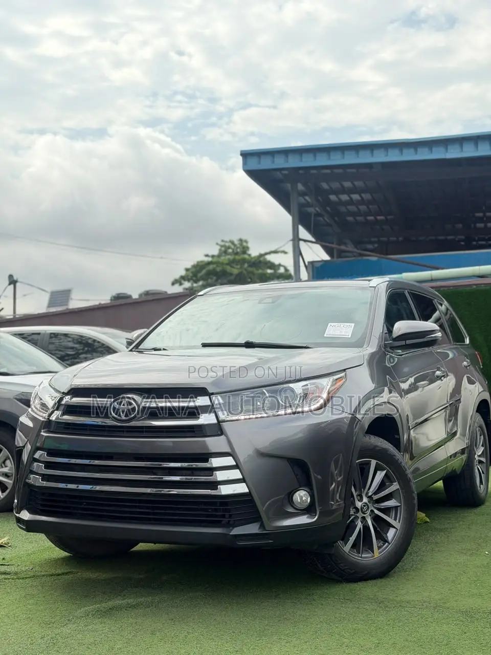 Toyota Highlander XLE 4x4 V6 (3.5L 6cyl 8A) 2017 Gray