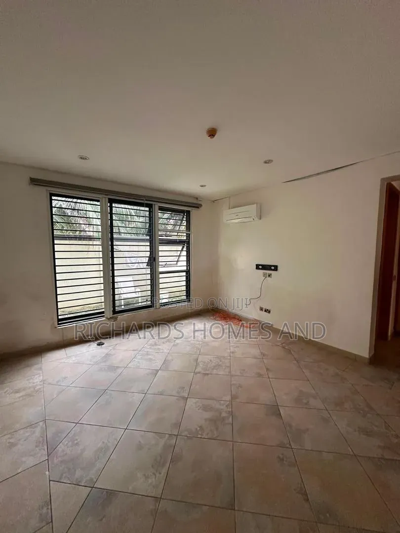 4bdrm Townhouse / Terrace in Banana Island for rent