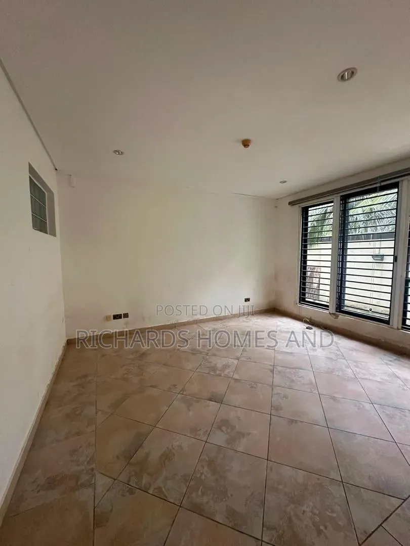 4bdrm Townhouse / Terrace in Banana Island for rent