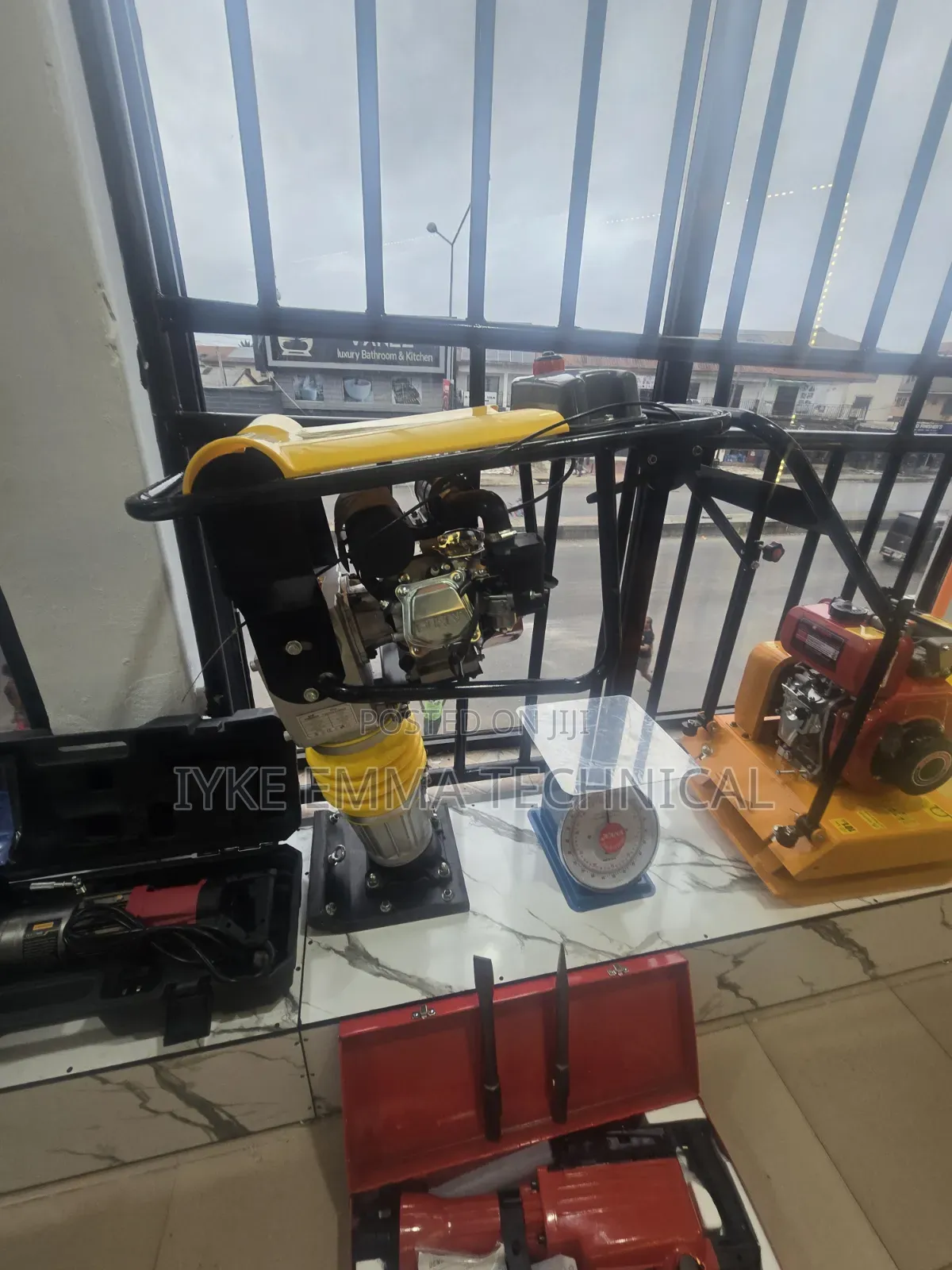 Petrol Tapping Rammer (Jumping Jack Taper) Machine
