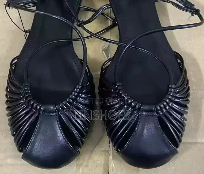 Women’s Elegant Strappy Flat Sandals – Black