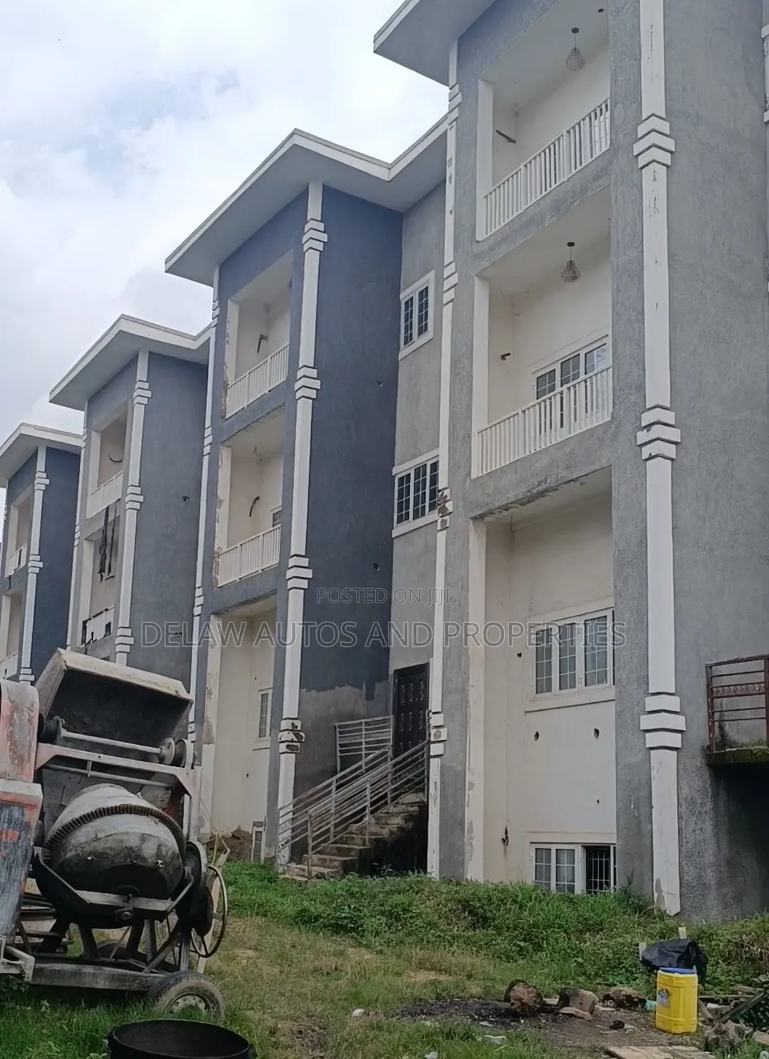20bdrm Townhouse/Terrace in Mabushi for Sale