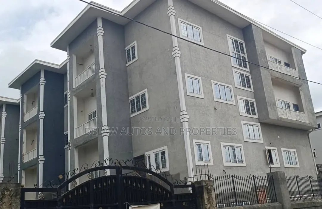 20bdrm Townhouse/Terrace in Mabushi for Sale