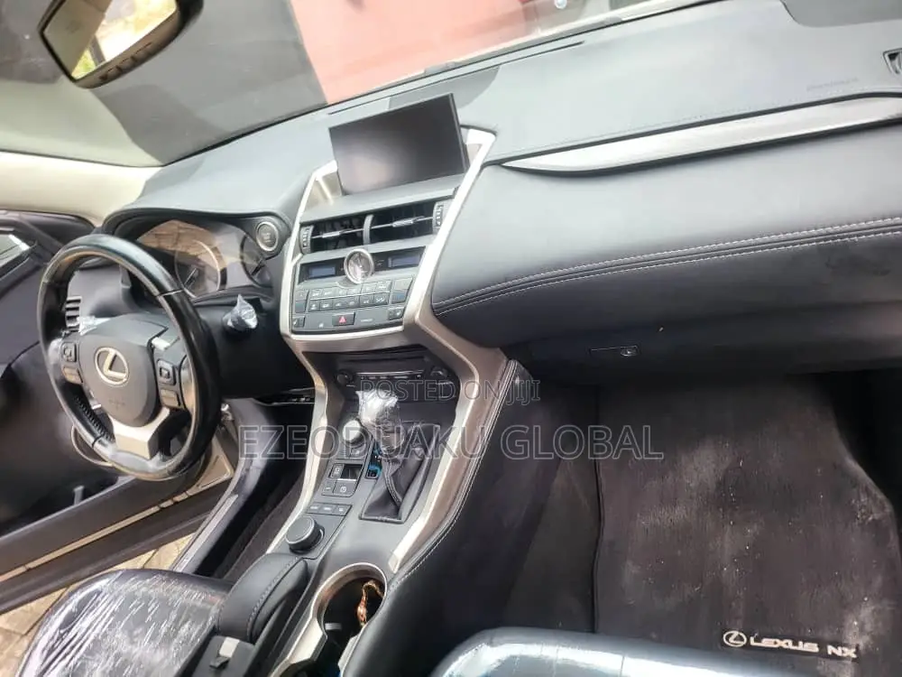 Lexus NX 200 FWD 2017 Gold