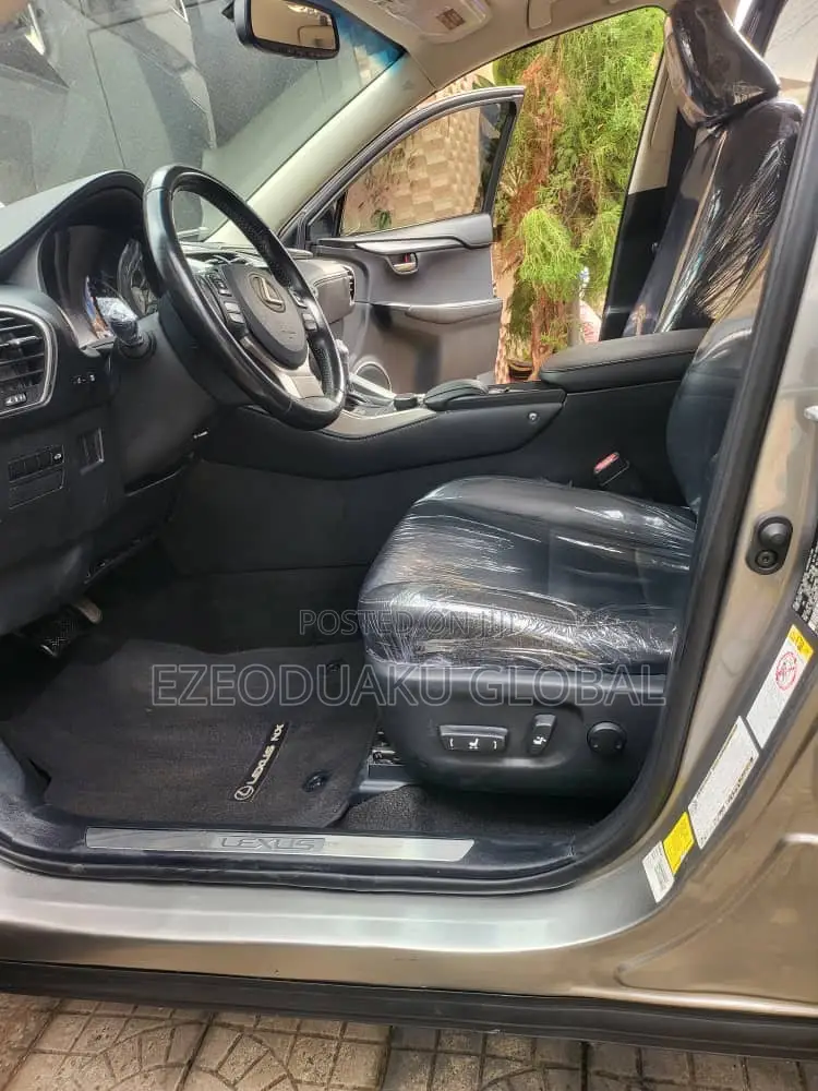 Lexus NX 200 FWD 2017 Gold