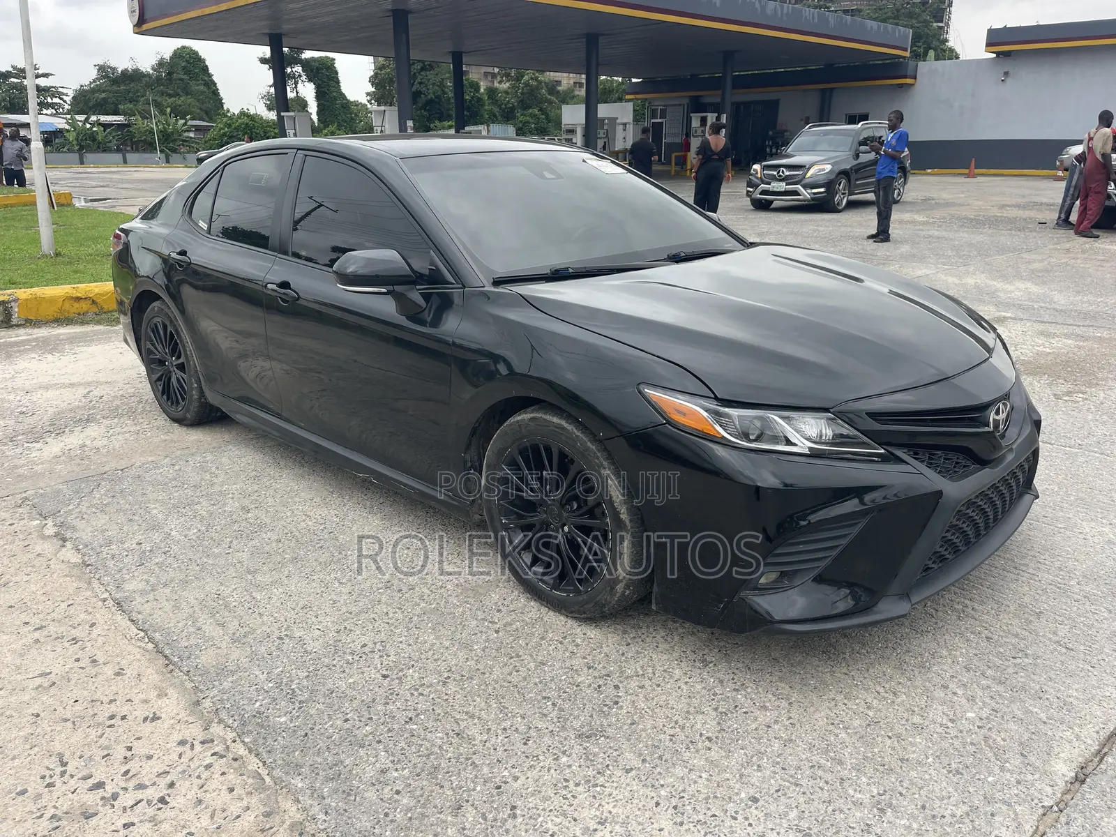 Toyota Camry XLE FWD (2.5L 4cyl 8AM) 2018 Black