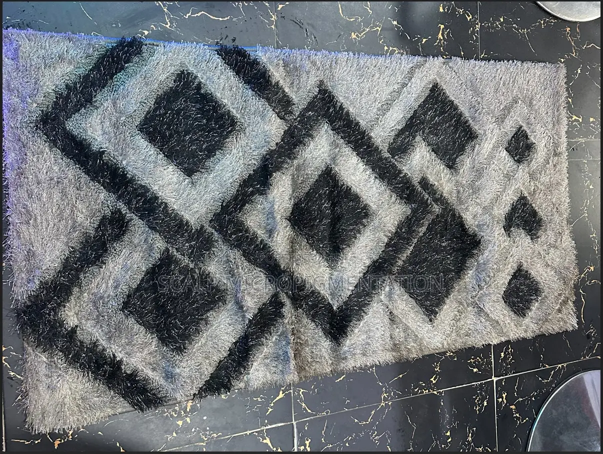 VIP Hairy Turkey Expo Shaggy Center Rug