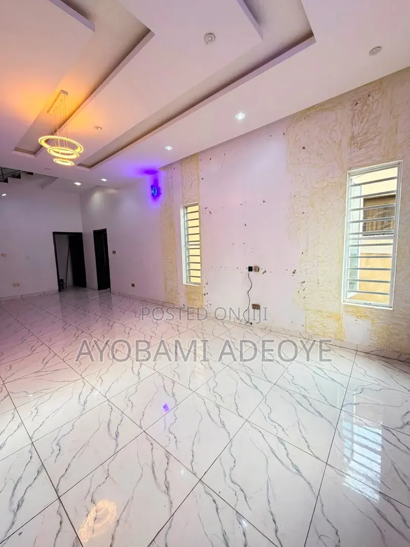 Mini Flat in Thomas Estate for rent