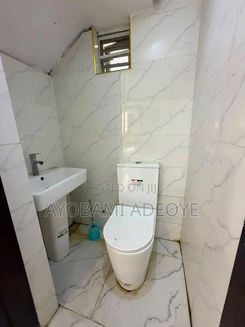 Mini Flat in Thomas Estate for rent