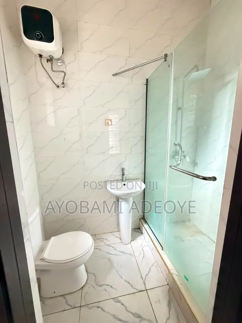 Mini Flat in Thomas Estate for rent