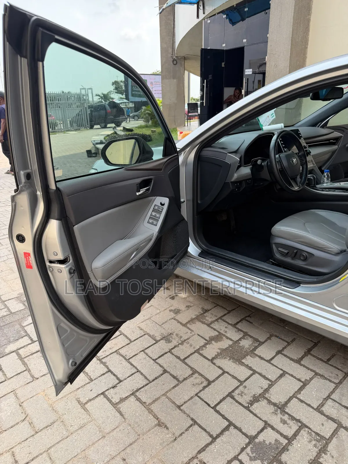 Toyota Avalon XLE 2020 Silver