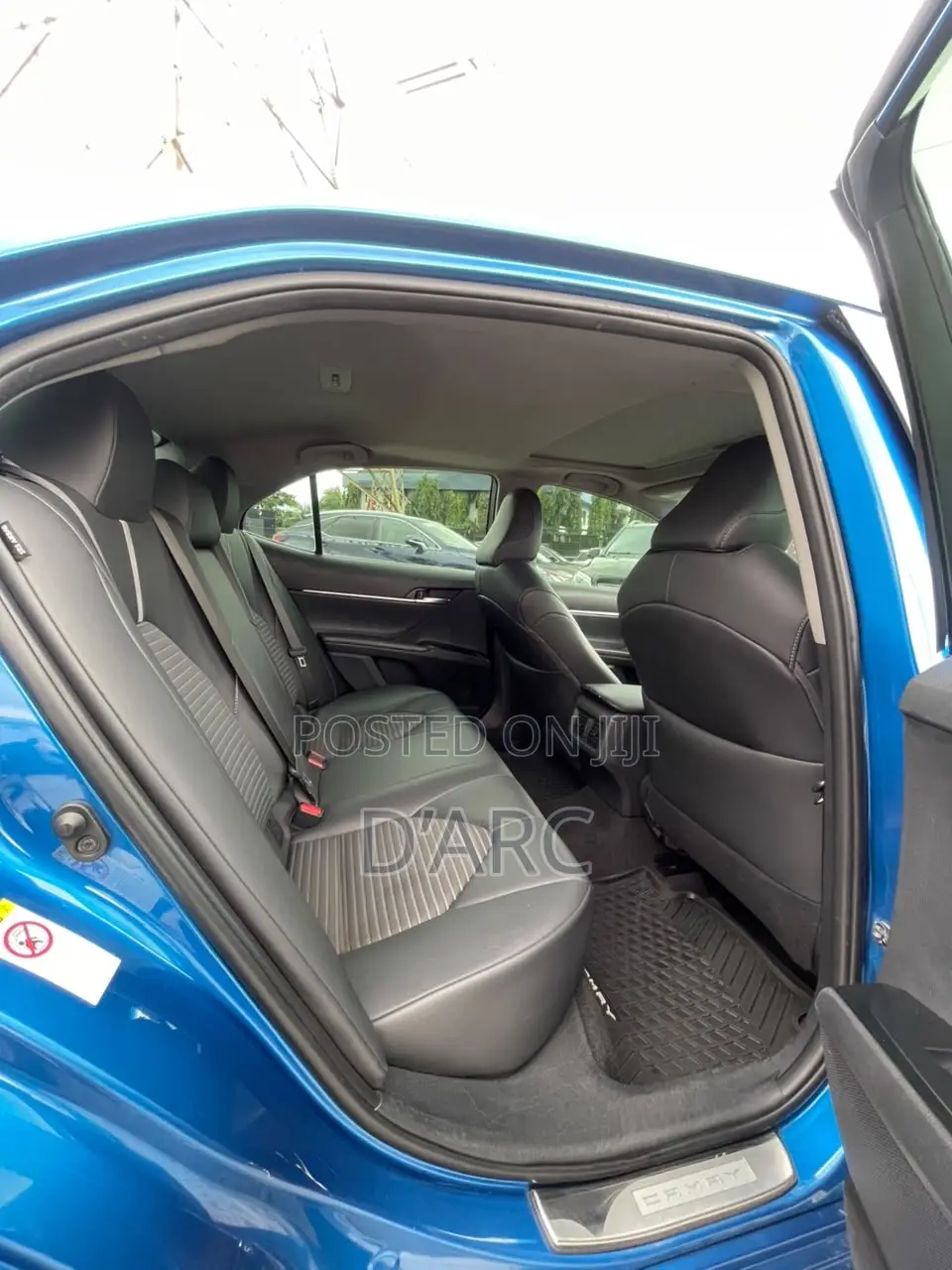 Toyota Camry SE (2.5L 4cyl 8A) 2019 Blue