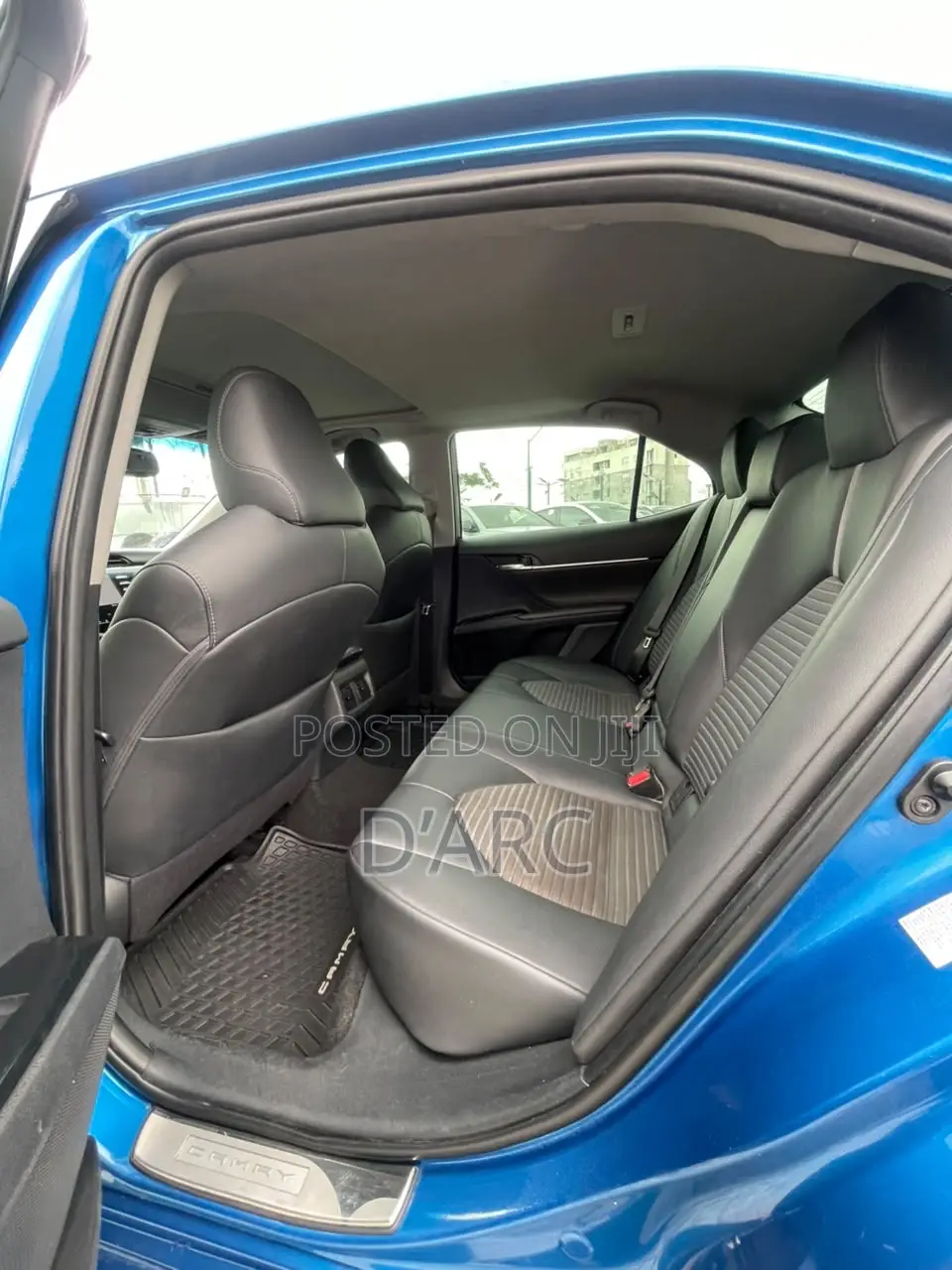 Toyota Camry SE (2.5L 4cyl 8A) 2019 Blue