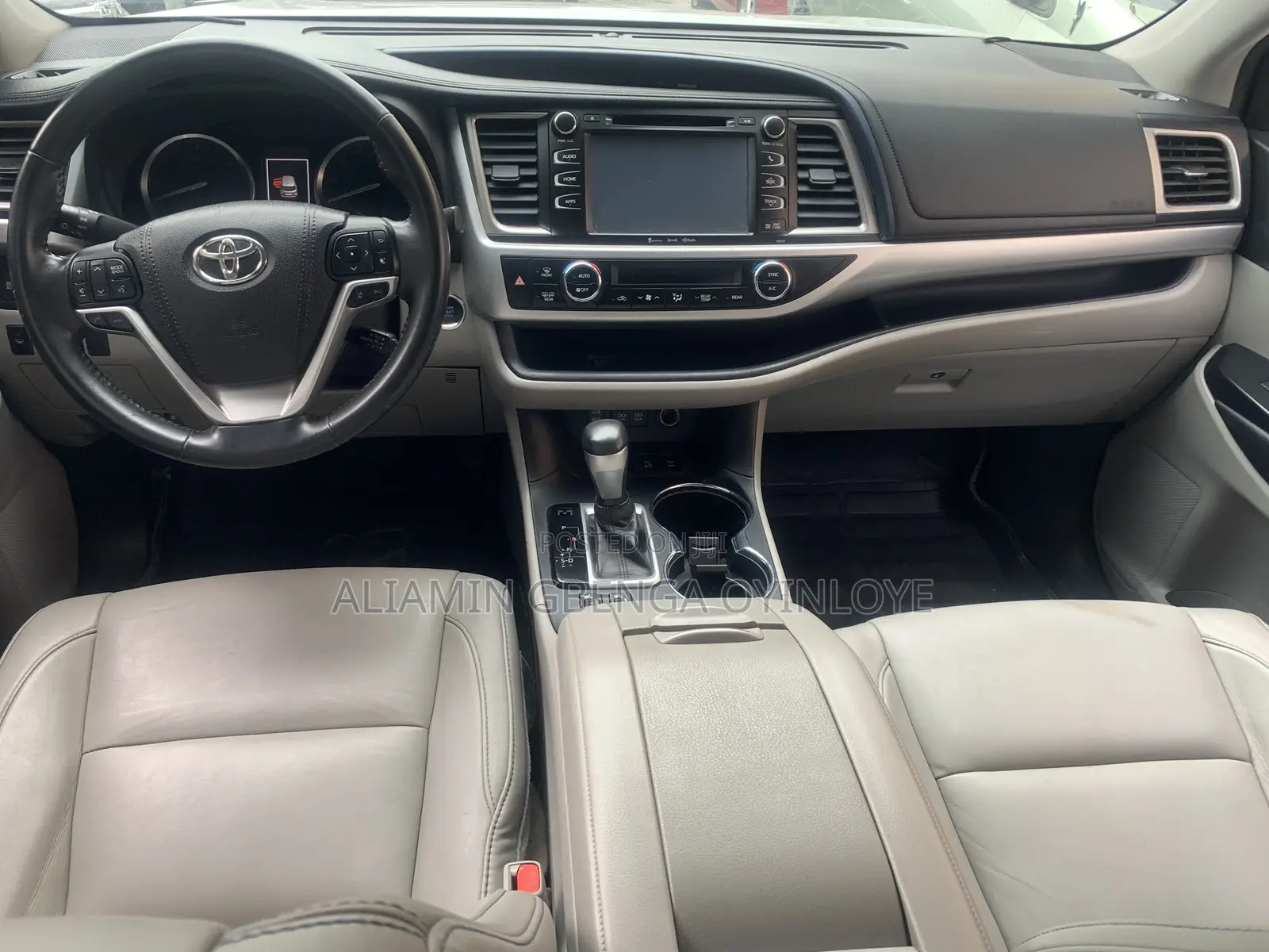 Toyota Highlander XLE 4x4 V6 (3.5L 6cyl 8A) 2018 Silver
