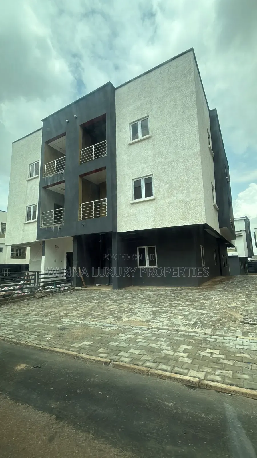5bdrm Townhouse/Terrace in Katampe Extension for sale