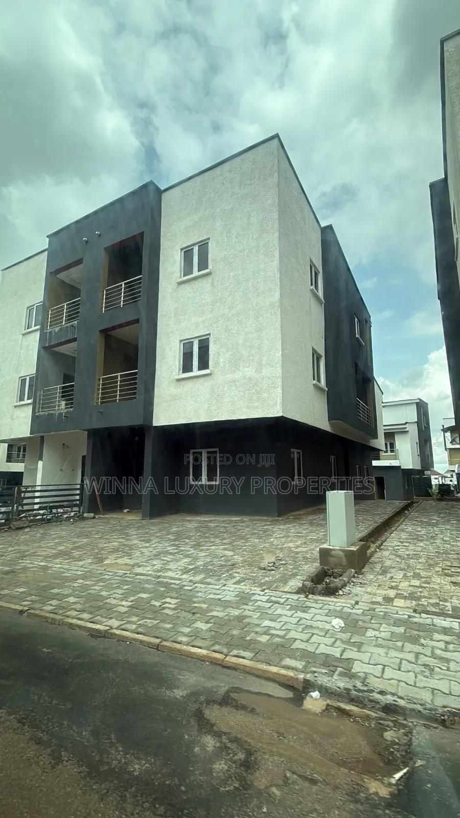 5bdrm Townhouse/Terrace in Katampe Extension for sale