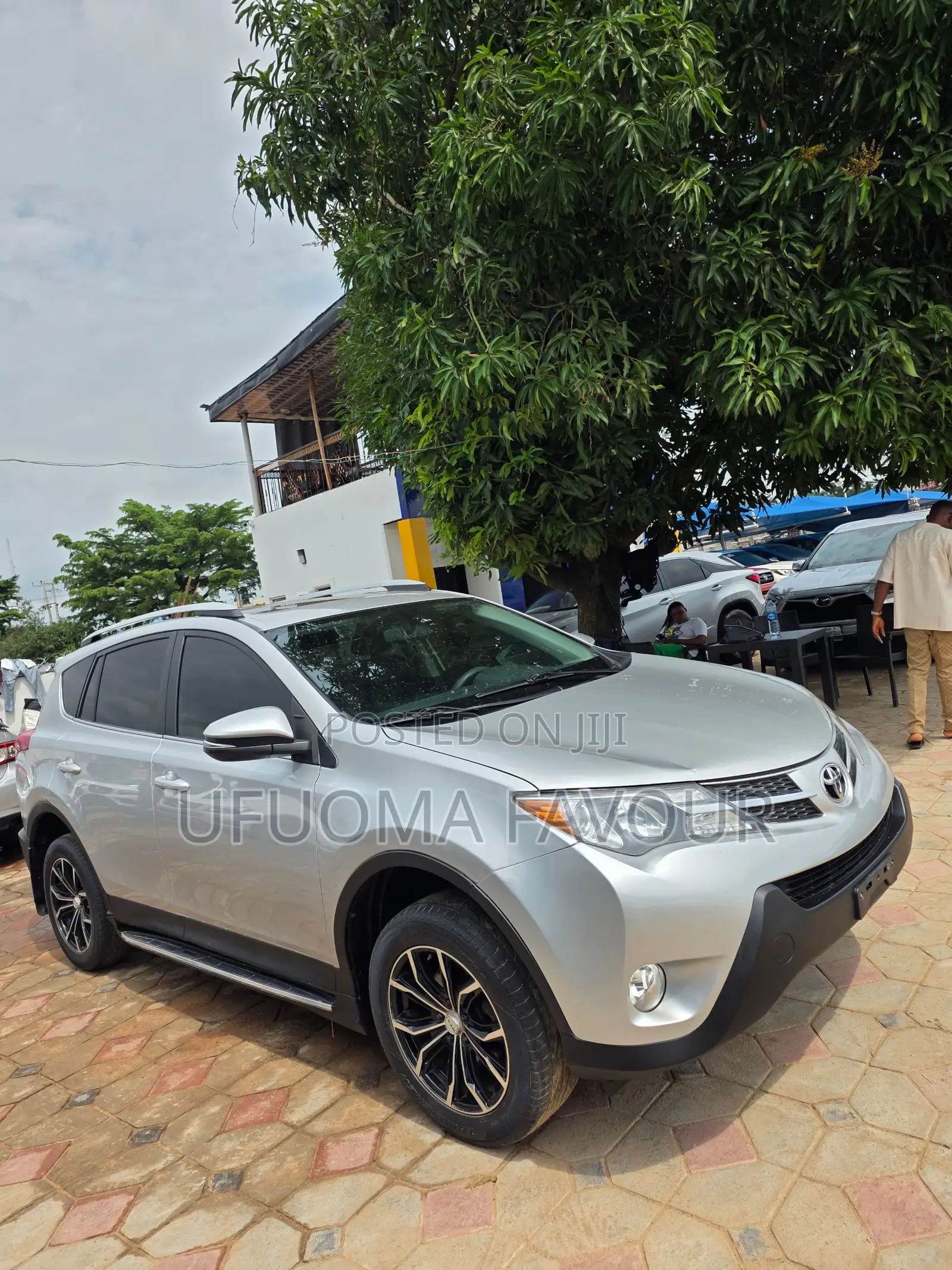 Toyota RAV4 XLE AWD (2.5L 4cyl 6A) 2013 Silver