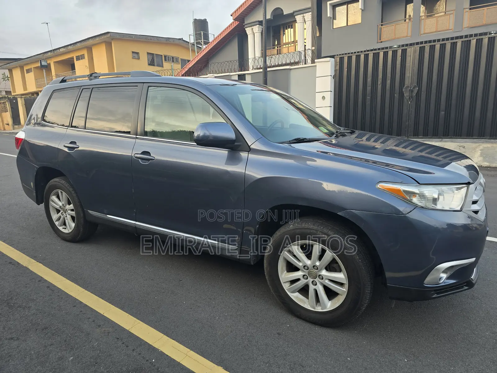 Toyota Highlander SE 2012 Blue