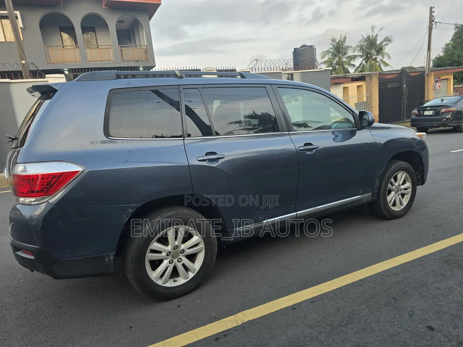 Toyota Highlander SE 2012 Blue