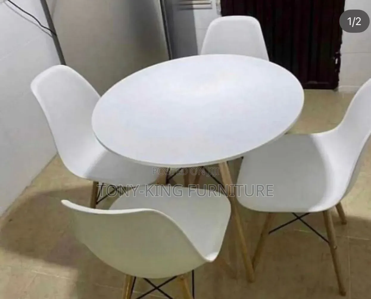 Round Top Wooden Dining|Restaurant Table Set With Wooden Leg.
