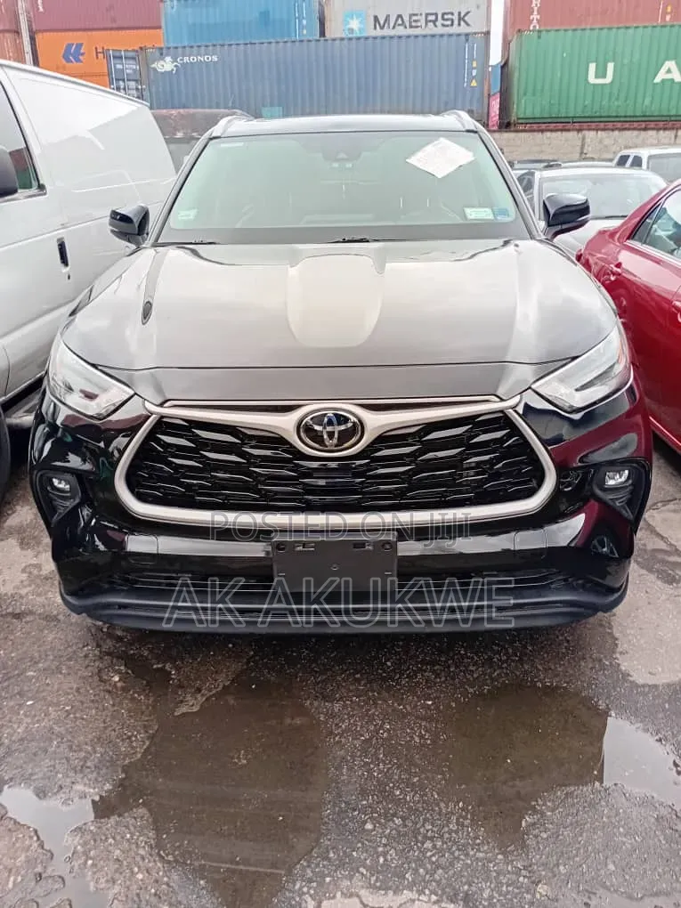 Toyota Highlander XLE 2022 Black