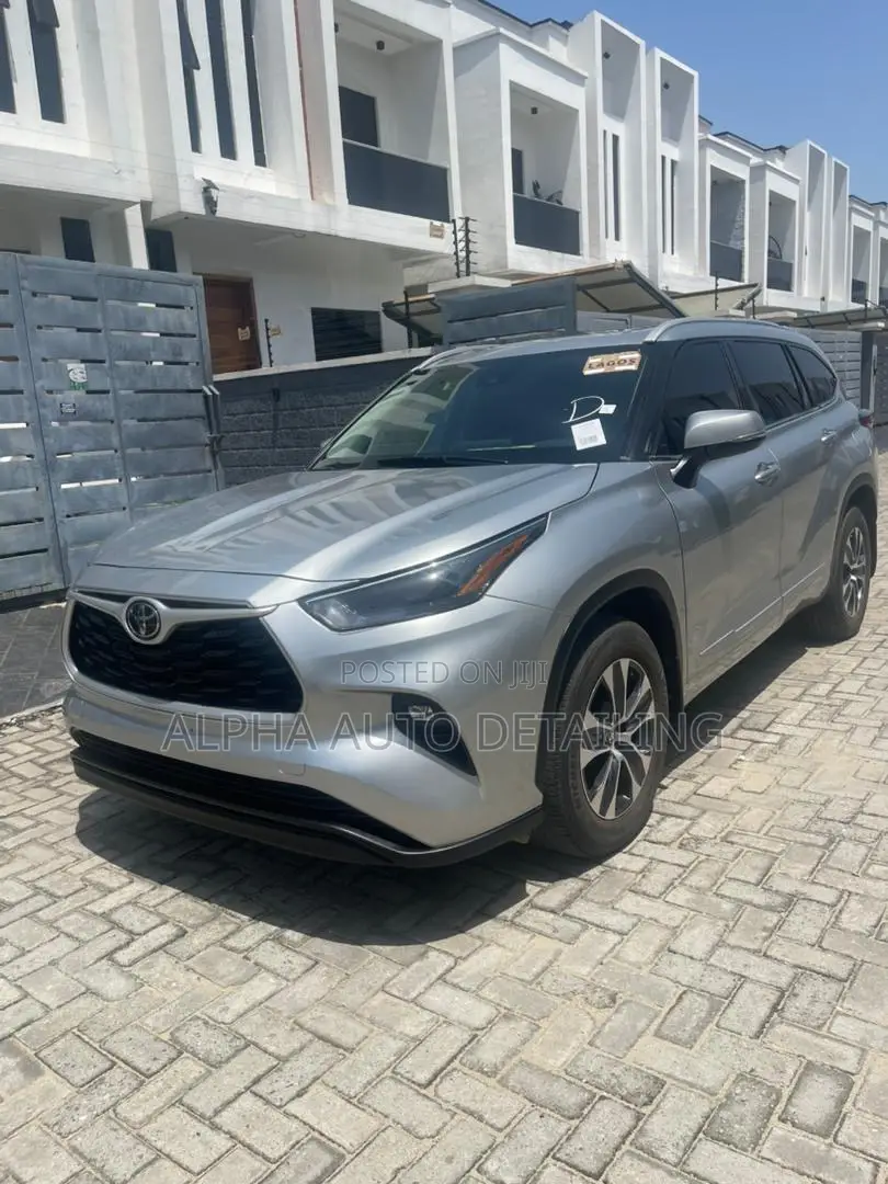 Toyota Highlander 2022 Silver