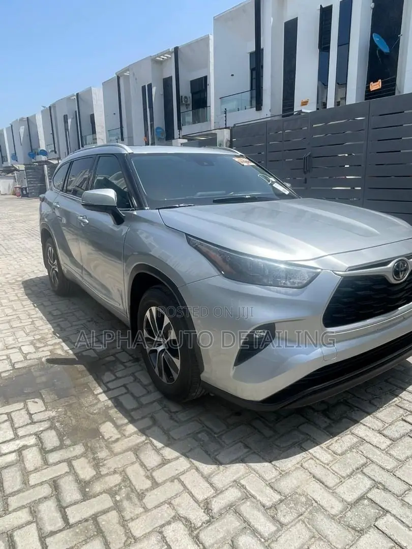 Toyota Highlander 2022 Silver