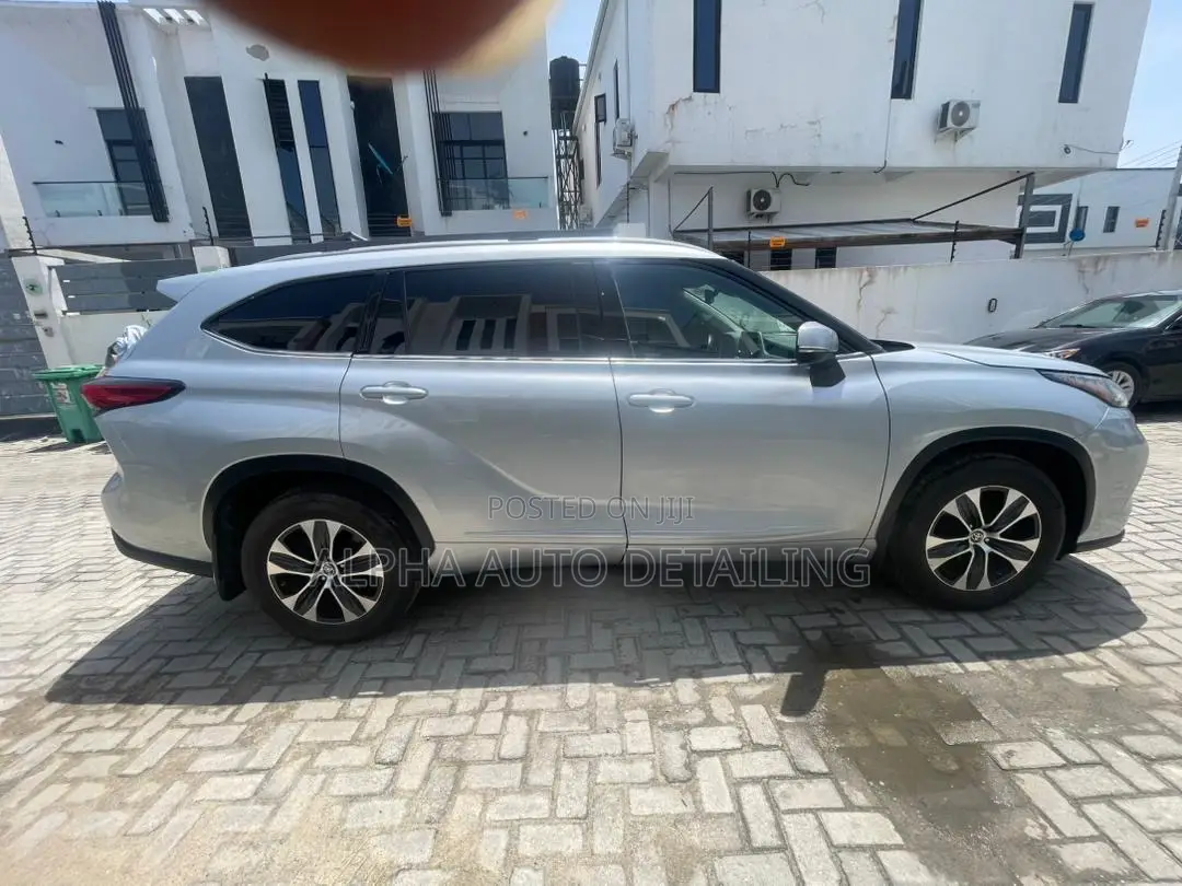 Toyota Highlander 2022 Silver