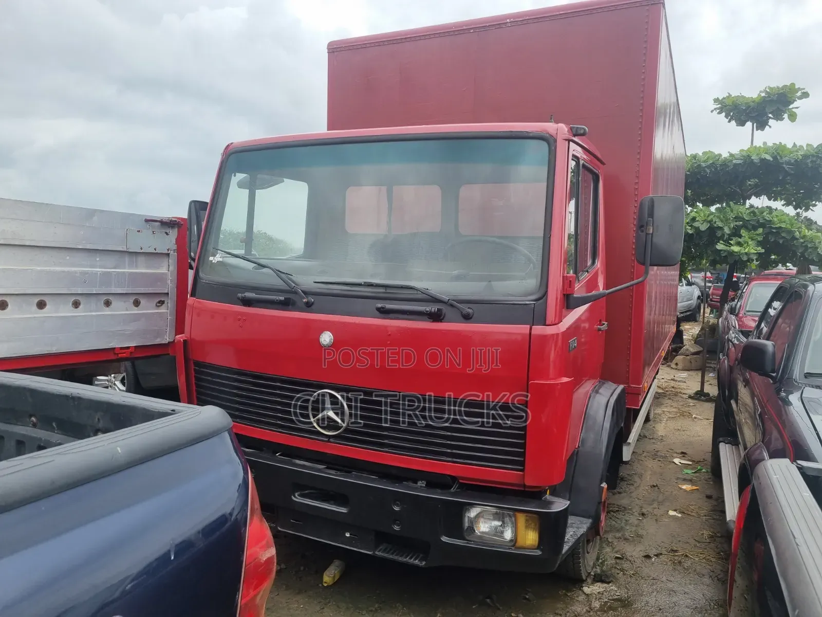Mercedes-Benz 814 Cargo Truck