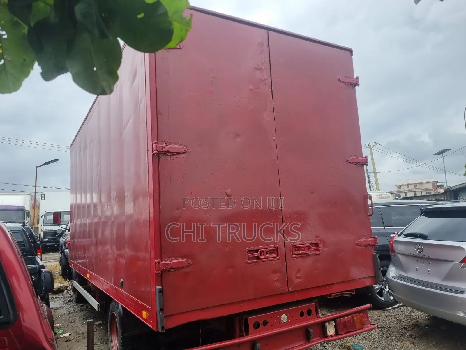 Mercedes-Benz 814 Cargo Truck
