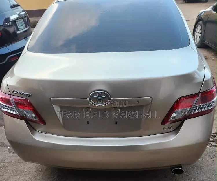 Toyota Camry LE 4dr Sedan (2.5L 4cyl 6AM) 2010 Gold