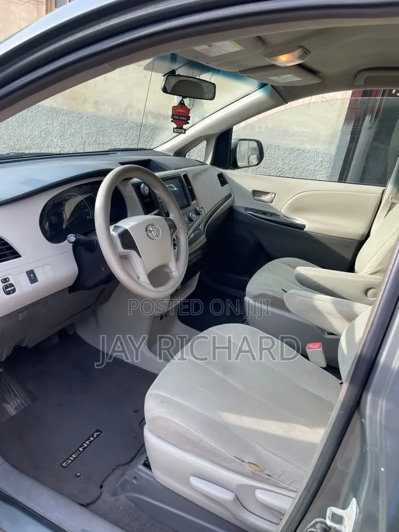 Toyota Sienna 2011 Green