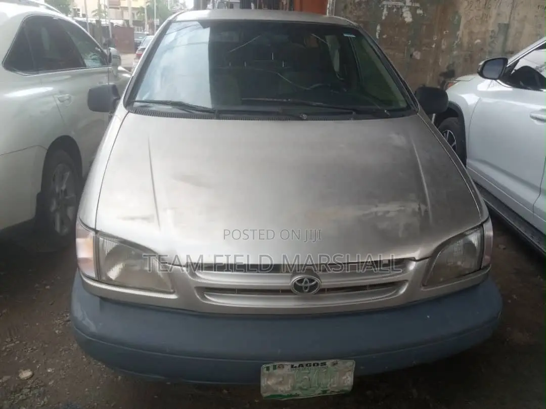 Toyota Sienna CE & 1 hatch 2000 Gold