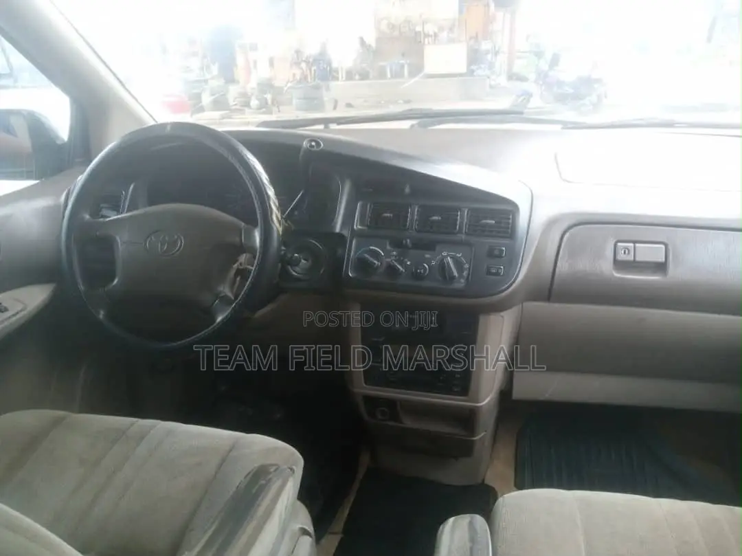 Toyota Sienna CE & 1 hatch 2000 Gold