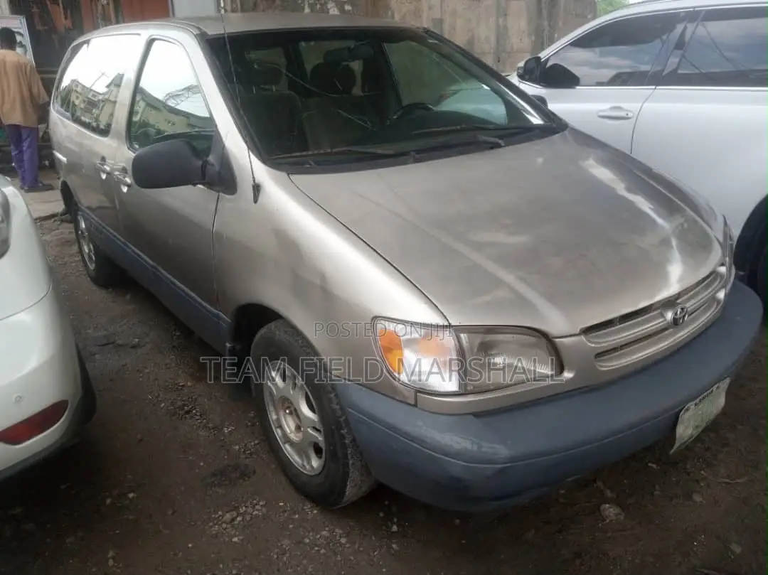 Toyota Sienna CE & 1 hatch 2000 Gold