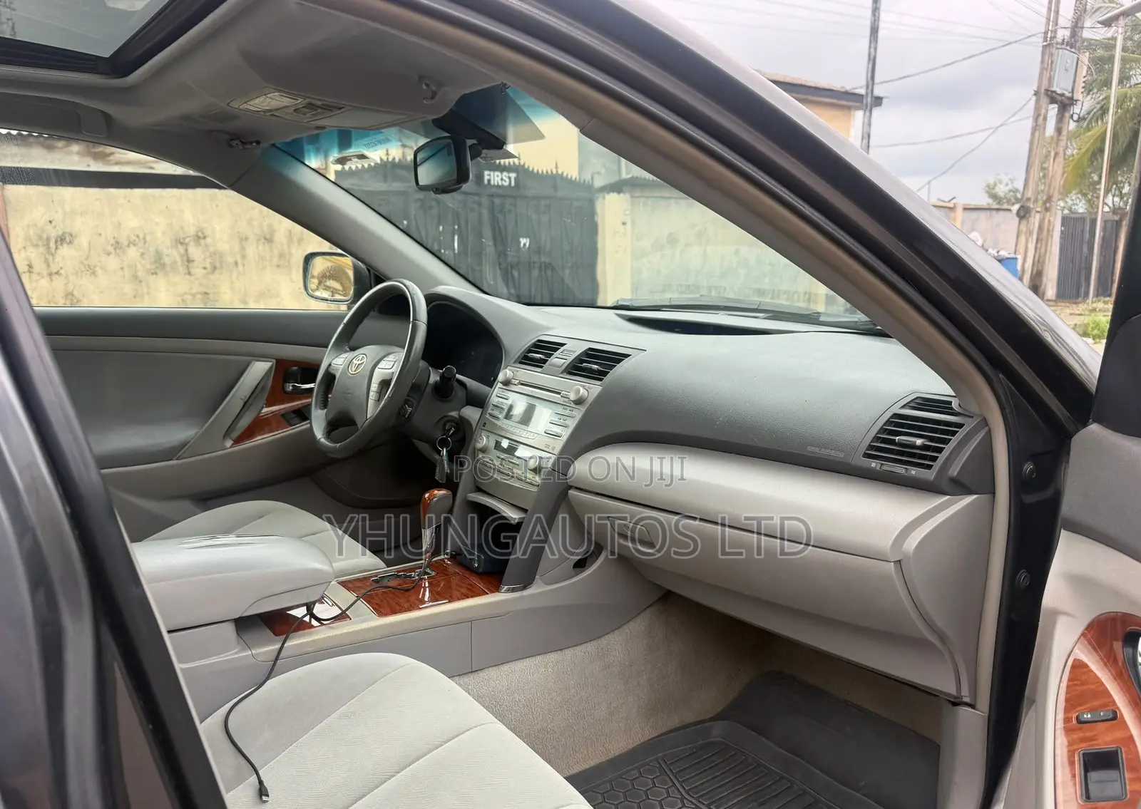 Toyota Camry XLE 4dr Sedan (2.4 4cyl 5A) 2008 Gray