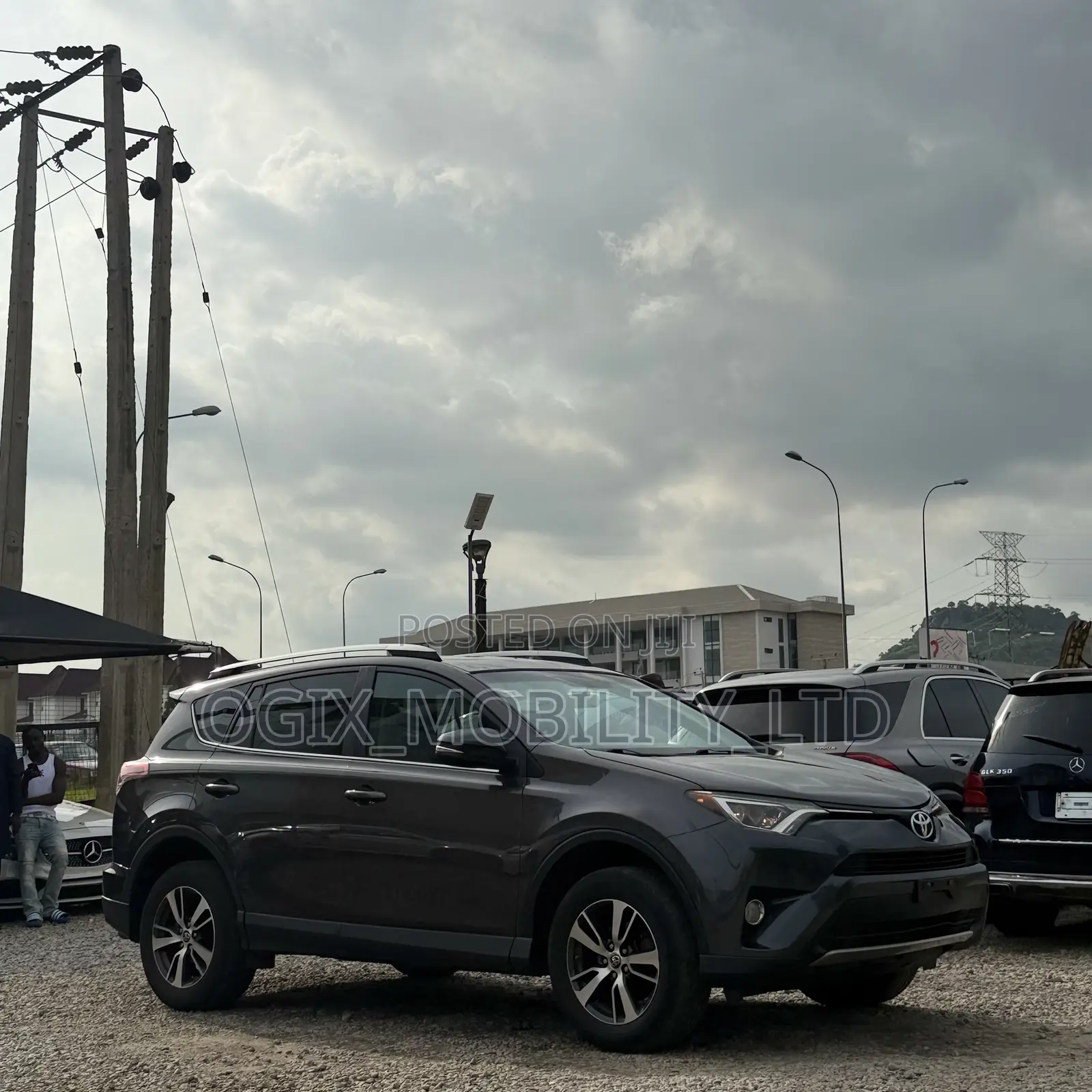Toyota RAV4 XLE AWD (2.5L 4cyl 6A) 2017 Gray