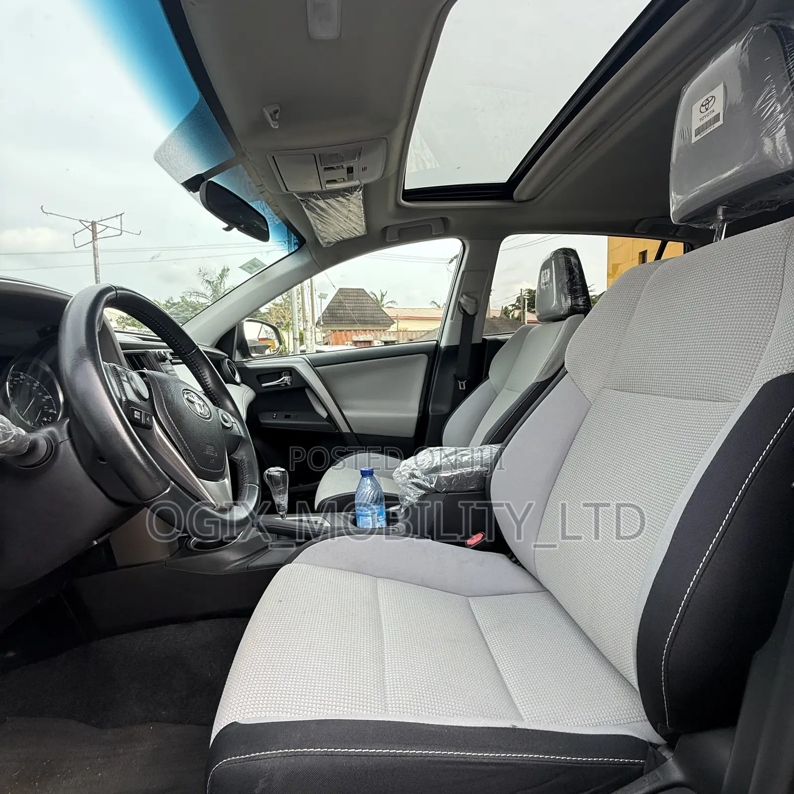 Toyota RAV4 XLE AWD (2.5L 4cyl 6A) 2017 Gray